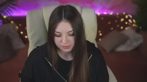 Lindsy online show from April 1, 2026, 6:49 pm