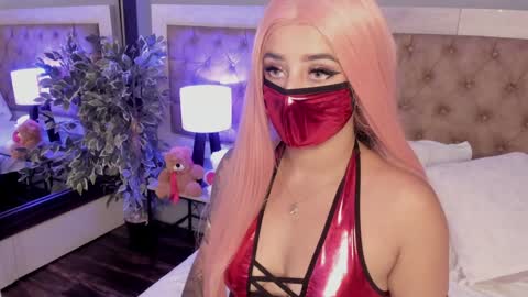 Snapshot of linoshka_1 chatting on February 5, 2025, 8:14 pm Luciana online show from February 5, 2025, 8:14 pm