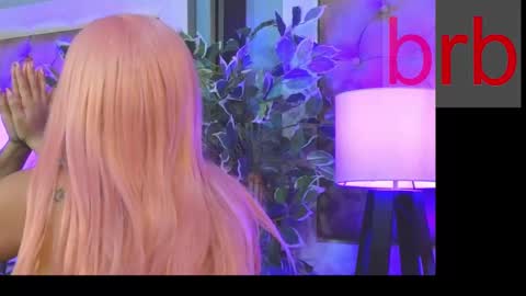 Snapshot of linoshka_1 chatting on March 12, 2025, 12:10 am Luciana online show from March 12, 2025, 12:10 am