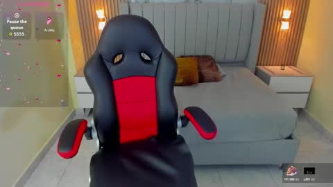  L I N Z I online show from October 10, 2025, 12:53 am