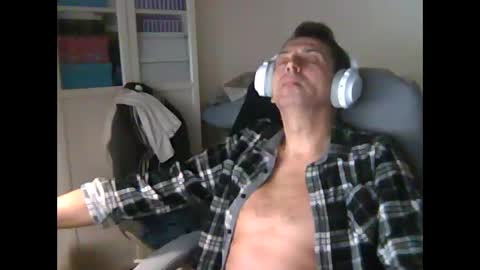 Snapshot of liongr69 chatting on December 24, 2024, 9:06 am liongr69 online show from December 24, 2024, 9:06 am