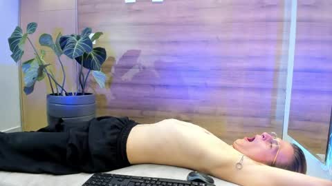 Lior evan online show from June 4, 2026, 2:06 am