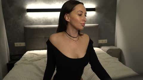 Snapshot of lipped_witch chatting on December 22, 2024, 12:27 pm Katrine in black Lisa in online show from December 22, 2024, 12:27 pm