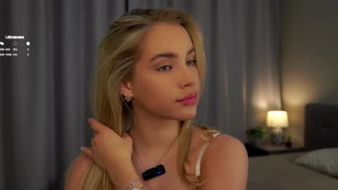 Snapshot of lipswithsmileonthem chatting on February 18, 2025, 1:10 am Amelia online show from February 18, 2025, 1:10 am