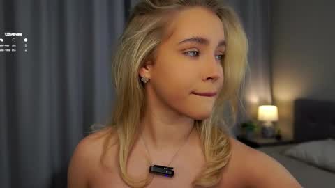 Snapshot of lipswithsmileonthem chatting on February 19, 2025, 1:08 am Amelia online show from February 19, 2025, 1:08 am