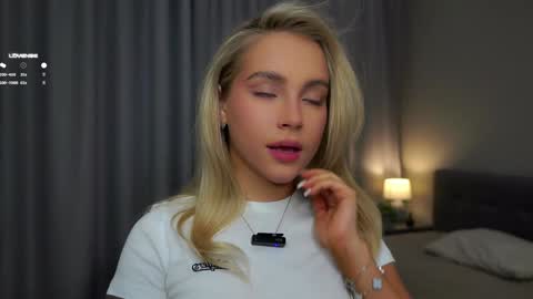 Snapshot of lipswithsmileonthem chatting on February 26, 2025, 1:11 am Amelia online show from February 26, 2025, 1:11 am