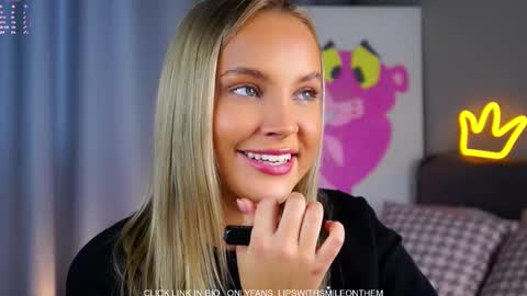 Snapshot of lipswithsmileonthem chatting on November 7, 2025, 5:07 am Amelia online show from November 7, 2025, 5:07 am