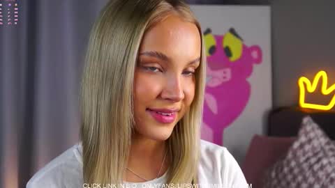 Snapshot of lipswithsmileonthem chatting on November 8, 2025, 1:06 am Amelia online show from November 8, 2025, 1:06 am