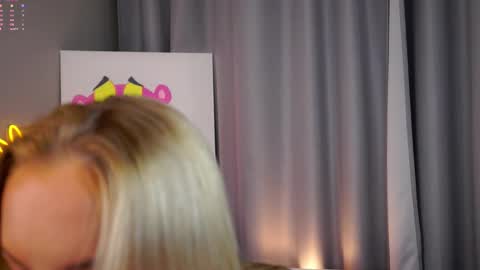 Snapshot of lipswithsmileonthem chatting on November 18, 2025, 1:00 am Amelia online show from November 18, 2025, 1:00 am