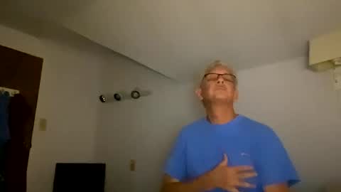 Snapshot of liqu4ever chatting on September 19, 2025, 12:45 am I forgot online show from September 19, 2025, 12:45 am