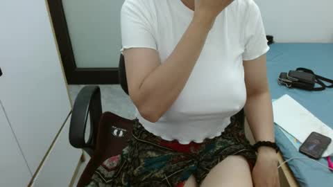 lisa_1011 online show from July 11, 2026, 9:56 am