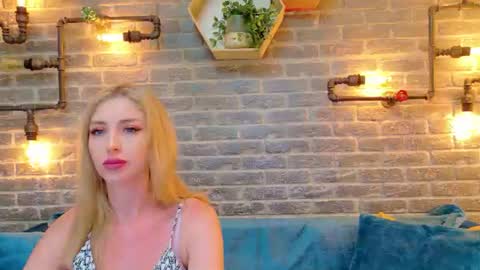Lisa Caprice online show from July 27, 2026, 3:35 am