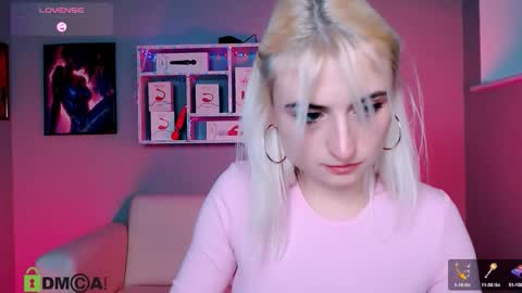 Snapshot of lisa_dark_ chatting on November 3, 2025, 8:10 pm Lisa online show from November 3, 2025, 8:10 pm