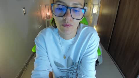 Snapshot of lisa_gerrard_ chatting on October 13, 2025, 5:13 pm Lisa online show from October 13, 2025, 5:13 pm