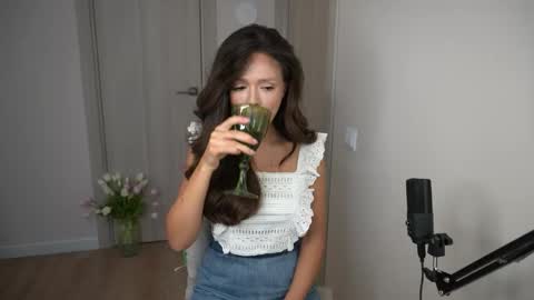 lisa_graham online show from October 16, 2025, 6:14 am