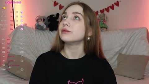 Snapshot of lisa_lit chatting on February 26, 2025, 11:41 am Lisa and Katerina online show from February 26, 2025, 11:41 am