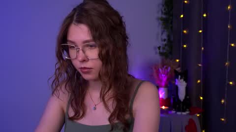  Lisa  online show from November 18, 2025, 8:13 pm