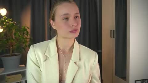 Elisabeth or Lisa online show from September 27, 2025, 8:14 pm