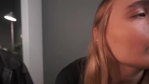 Elisabeth or Lisa online show from November 28, 2025, 8:00 pm