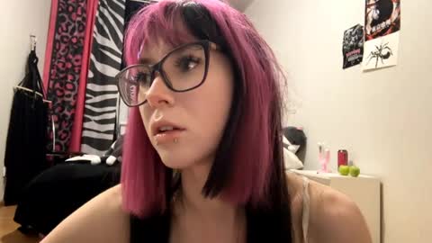 Snapshot of lisabethlaurence chatting on May 27, 2026, 6:38 pm Aileen online show from May 27, 2026, 6:38 pm