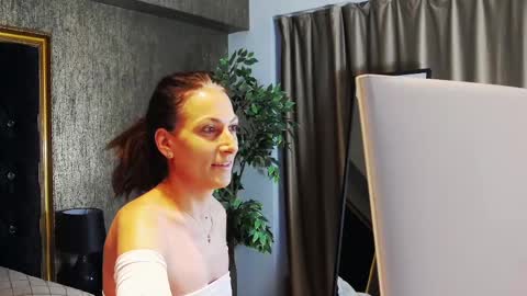 Snapshot of lisacroft chatting on February 12, 2025, 5:58 am lisacroft online show from February 12, 2025, 5:58 am