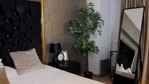 Snapshot of lisacroft chatting on March 9, 2025, 7:59 pm lisacroft online show from March 9, 2025, 7:59 pm