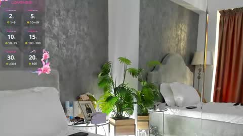 Snapshot of lisacroft chatting on April 25, 2026, 4:48 am lisacroft online show from April 25, 2026, 4:48 am