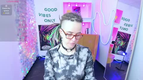 Snapshot of lisafoxy_y chatting on April 2, 2026, 5:27 am Lisa online show from April 2, 2026, 5:27 am