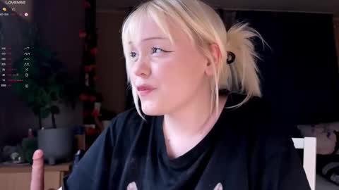 Snapshot of lisalaas chatting on December 16, 2025, 8:14 pm -Lisa- Help me to reach 100 thumbs up3 online show from December 16, 2025, 8:14 pm