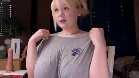 Snapshot of lisalaas chatting on February 13, 2026, 8:27 pm -Lisa- Help me to reach 100 thumbs up3 online show from February 13, 2026, 8:27 pm