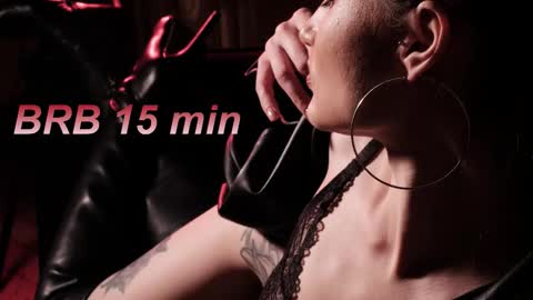 Snapshot of lisamooore chatting on February 2, 2026, 7:51 am Lisa Moore online show from February 2, 2026, 7:51 am