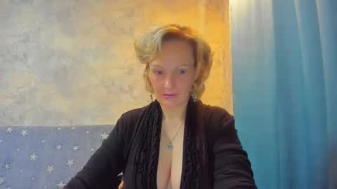 Lisasimsxs online show from February 8, 2026, 10:13 pm