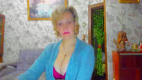 Lisasimsxs online show from February 15, 2026, 11:45 pm