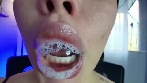 Lisbet online show from March 10, 2025, 10:34 pm