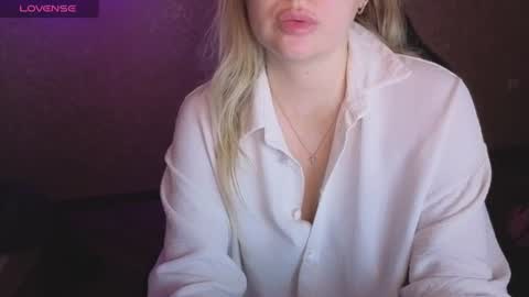 Snapshot of lisenok26 chatting on June 18, 2026, 1:39 am Anna online show from June 18, 2026, 1:39 am