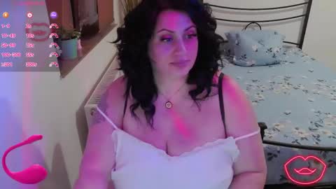 lisette_ online show from April 21, 2026, 6:44 pm