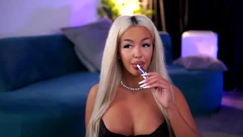 LisetteLuxe online show from July 27, 2026, 9:33 pm