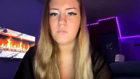 Snapshot of lisi_kiss_ chatting on June 12, 2026, 6:51 pm Aurora online show from June 12, 2026, 6:51 pm
