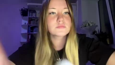 Snapshot of lisi_kiss_ chatting on July 7, 2026, 7:18 pm Aurora online show from July 7, 2026, 7:18 pm