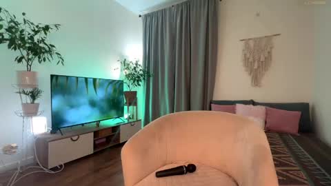 Snapshot of liss_n_gloss chatting on May 14, 2026, 7:09 pm Lisa online show from May 14, 2026, 7:09 pm