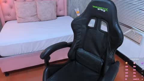 L I S S A  online show from February 22, 2025, 4:07 am