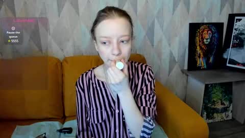 Snapshot of lissa_kitsune chatting on February 21, 2025, 7:01 am Lissa online show from February 21, 2025, 7:01 am