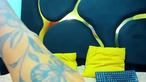 LISSA JHONS online show from October 11, 2025, 5:17 am