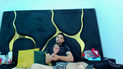 LISSA JHONS online show from December 19, 2025, 5:25 am