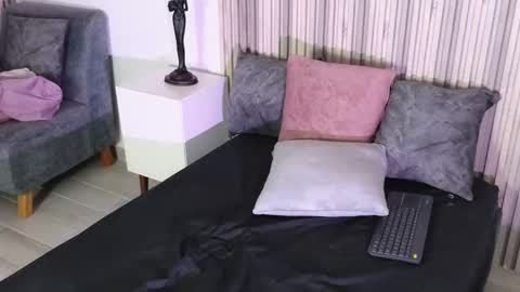 ss  online show from September 19, 2025, 8:20 pm