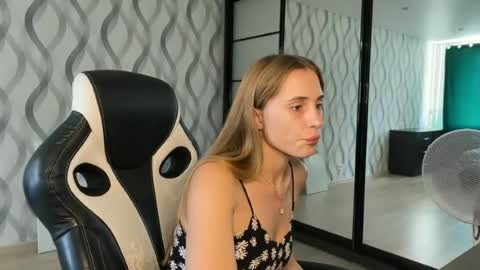 Snapshot of litle_girl05 chatting on June 30, 2026, 8:48 am LUNA online show from June 30, 2026, 8:48 am