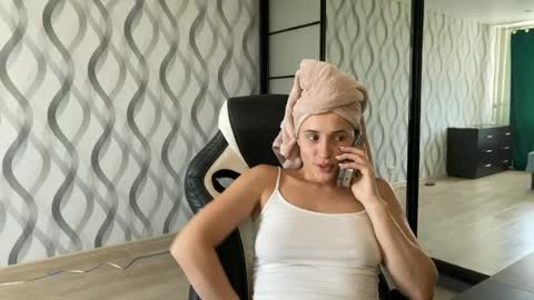 Snapshot of litle_girl05 chatting on July 7, 2026, 8:40 am LUNA online show from July 7, 2026, 8:40 am