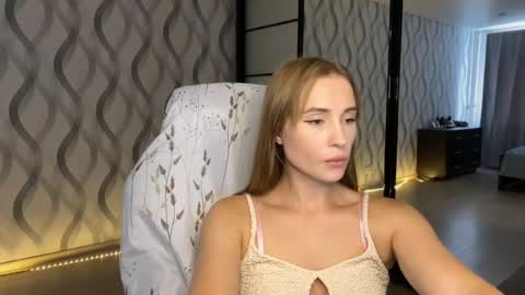 Snapshot of litle_girl05 chatting on July 28, 2026, 9:48 am LUNA online show from July 28, 2026, 9:48 am