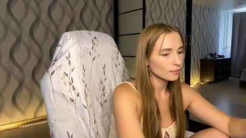 Snapshot of litle_girl05 chatting on July 28, 2026, 2:13 pm LUNA online show from July 28, 2026, 2:13 pm