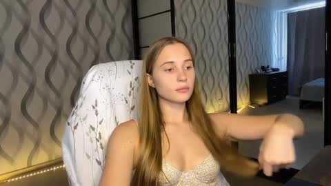 Snapshot of litle_girl05 chatting on July 29, 2026, 10:46 am LUNA online show from July 29, 2026, 10:46 am